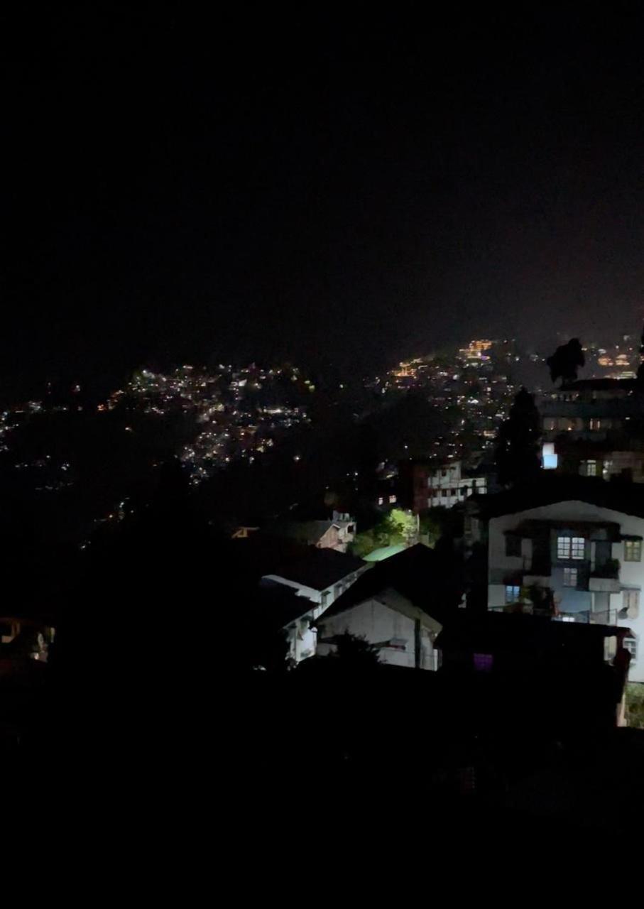 Monratino The Snow Roost- 10 Mins Walking Distance From Mall Road- Attached Balcony With Kanchenjunga Mountain View-Kitchen Available Darjeeling  Esterno foto