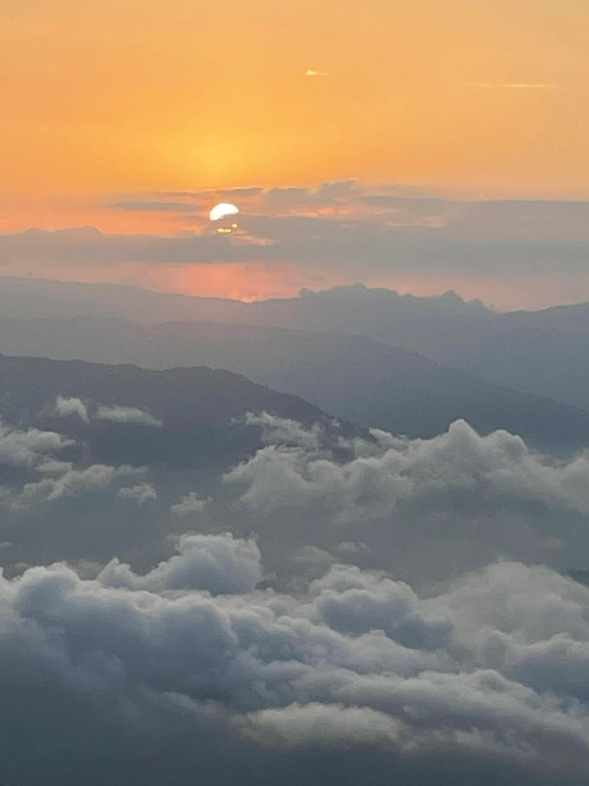 Monratino The Snow Roost- 10 Mins Walking Distance From Mall Road- Attached Balcony With Kanchenjunga Mountain View-Kitchen Available Darjeeling  Esterno foto