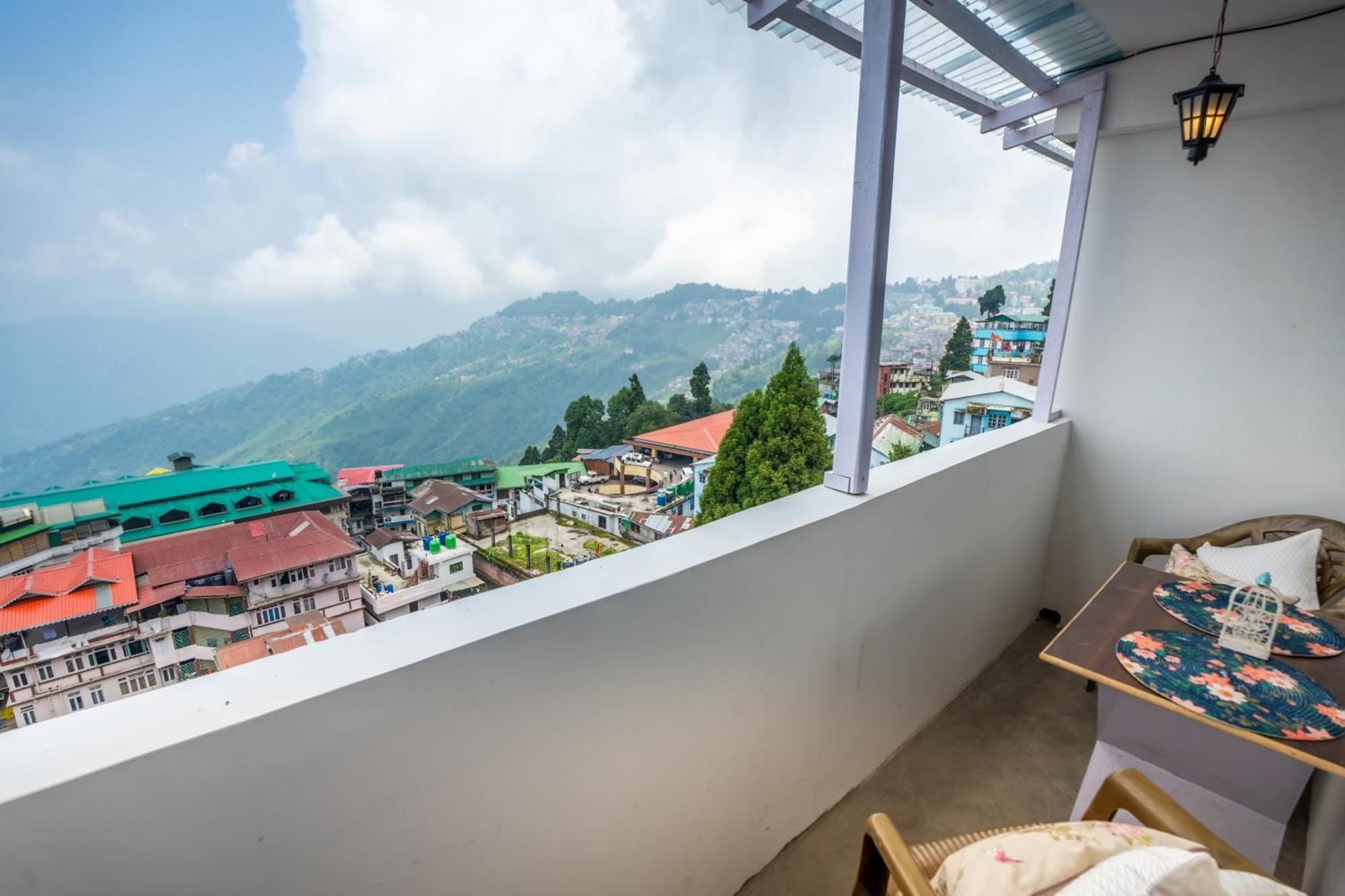 Monratino The Snow Roost- 10 Mins Walking Distance From Mall Road- Attached Balcony With Kanchenjunga Mountain View-Kitchen Available Darjeeling  Esterno foto